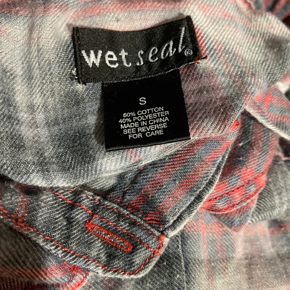 Size S red, black & gray plaid shirt - Picture 7 of 7